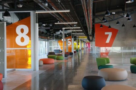 Aéroport de Toulouse-Blagnac : jetée d’embarquement du Hall A !