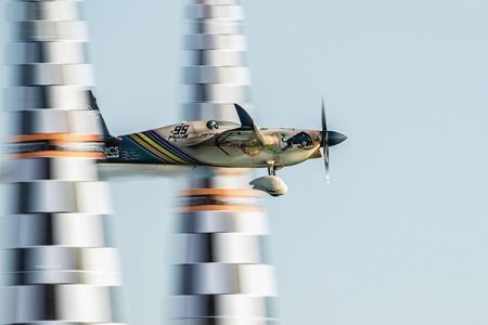 Red Bull Air Race : les Français en forme au démarrage de la 13e saison du championnat du monde à Abou Dabi