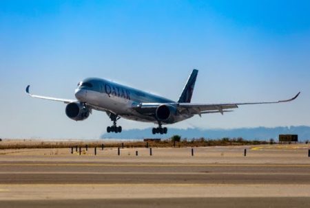 Qatar Airways fait atterrir le premier A350-900 à Nice
