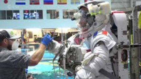 La Cité de l’espace s’invite dans les écoles pour réaliser des ateliers éducatifs