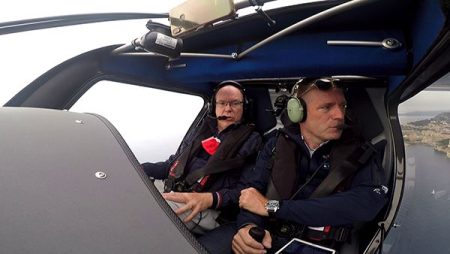 Première mondiale S.A.S le Prince Albert II de Monaco vole en avion électrique