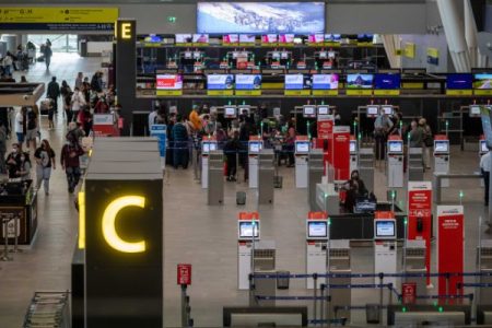La première dame de la République du Chili et le nouveau ministre des Travaux publics et visitent l’aéroport de Santiago