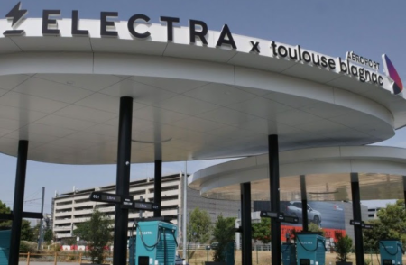 Station de recharge ultra-rapide à Toulouse Blagnac Station de recharge ultra-rapide à Toulouse Blagnac
