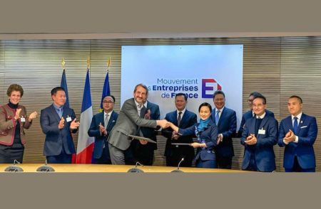 Duty Free de l’aéroport international de Phnom Penh Les équipes Lagardère Travail Retail et OCIC signent un mémorendum d'entente en présence de SE Hun Manet-aerobernie