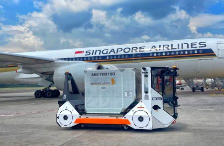 Autonomous baggage handling vehicle aerobernie-auto dollytug-changi