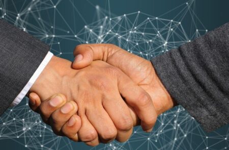 Air Antilles – SNPL : premier accord d’entreprise Air Antilles annonce la signature entre la Direction de la compagnie et le Syndicat majoritaire parmi les personnels navigants ( SNPL ) d'un premier accord d'entreprise.