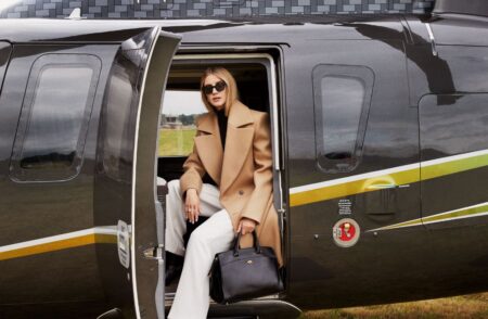 Arrivée Luxueuse à Londres : The Emory et Flexjet Innovent The Emory et Flexjet lancent une première à Londres dans le domaine du luxe : transfert des clients en hélicoptère inclus