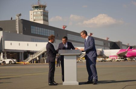 Belgrade : Un Aéroport Modernisé au Cœur de l’Europe du Sud-Est Aéroport Nikola Tesla brille à Belgrade : Macron et Vučić dévoilent les travaux d'extension. À lire absolument !