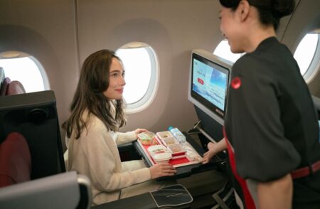 Japan Airlines déploie son A350-1000 sur la ligne Paris-Tokyo Japonaise voyageant avec Japan Airlines