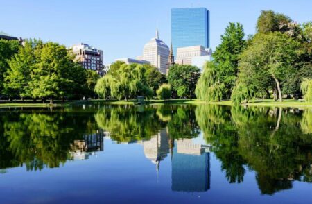 Jardin Public De Boston Avec Reflet Sur L'horizon