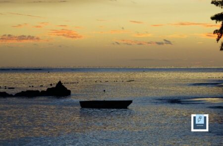 Île Maurice : Le guide ultime pour un séjour de rêve en 2026 Coucher de soleil sur l'océan Indien à l'île Maurice