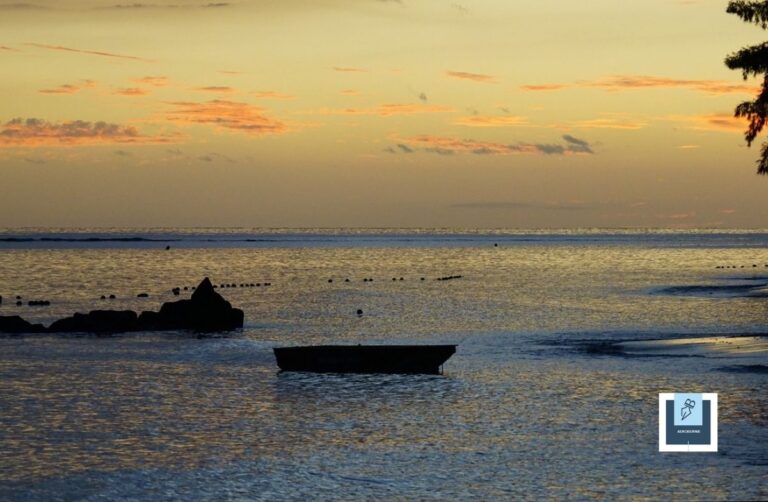 Île Maurice : Le guide ultime pour un séjour de rêve en 2026 Coucher de soleil sur l'océan Indien à l'île Maurice