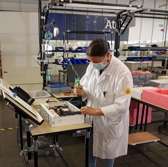 Ingénieure fabrication supercalculateur Ingénieure fabrication supercalculateur