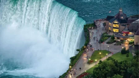 Niagara Parks n'a jamais été aussi accessible : Air Canada lance une nouvelle liaison intégrée vers les Chutes du Niagara pour un été 2026 spectaculaire