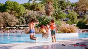 Voyager sans stress avec des enfants : 6 conseils pratiques pour les familles cet été