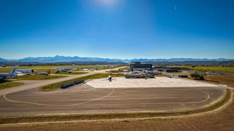 TARMAC Aerosave décroche la triple accréditation AFRA Diamant TARMAC Aerosave devient le premier acteur au monde à obtenir la triple accréditation AFRA et double sa capacité de démantèlement d’avions
